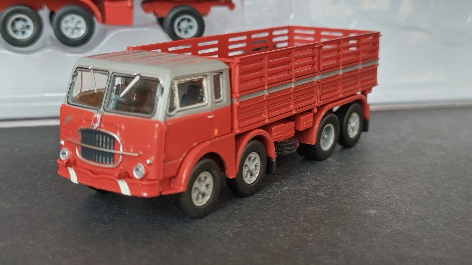 Fiat 690 Millepiedi rood 1;87 Brekina Pol, Hobby en Vrije tijd, Auto, Verzenden, ., Nieuw