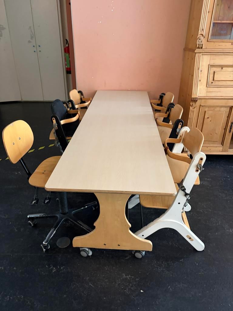 Stevige tafel voor kinderopvang of speelhoek, Kinderen en Baby's, Kinderkamer | Tafels en Stoelen, Ophalen, Gebruikt, Tafel(s)