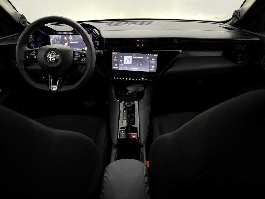 Alfa Romeo Junior 1.2 Turbo Hybrid Ibrida 145PK Apple carpla, 1199 cc, Blauw, 620 kg, Bedrijf