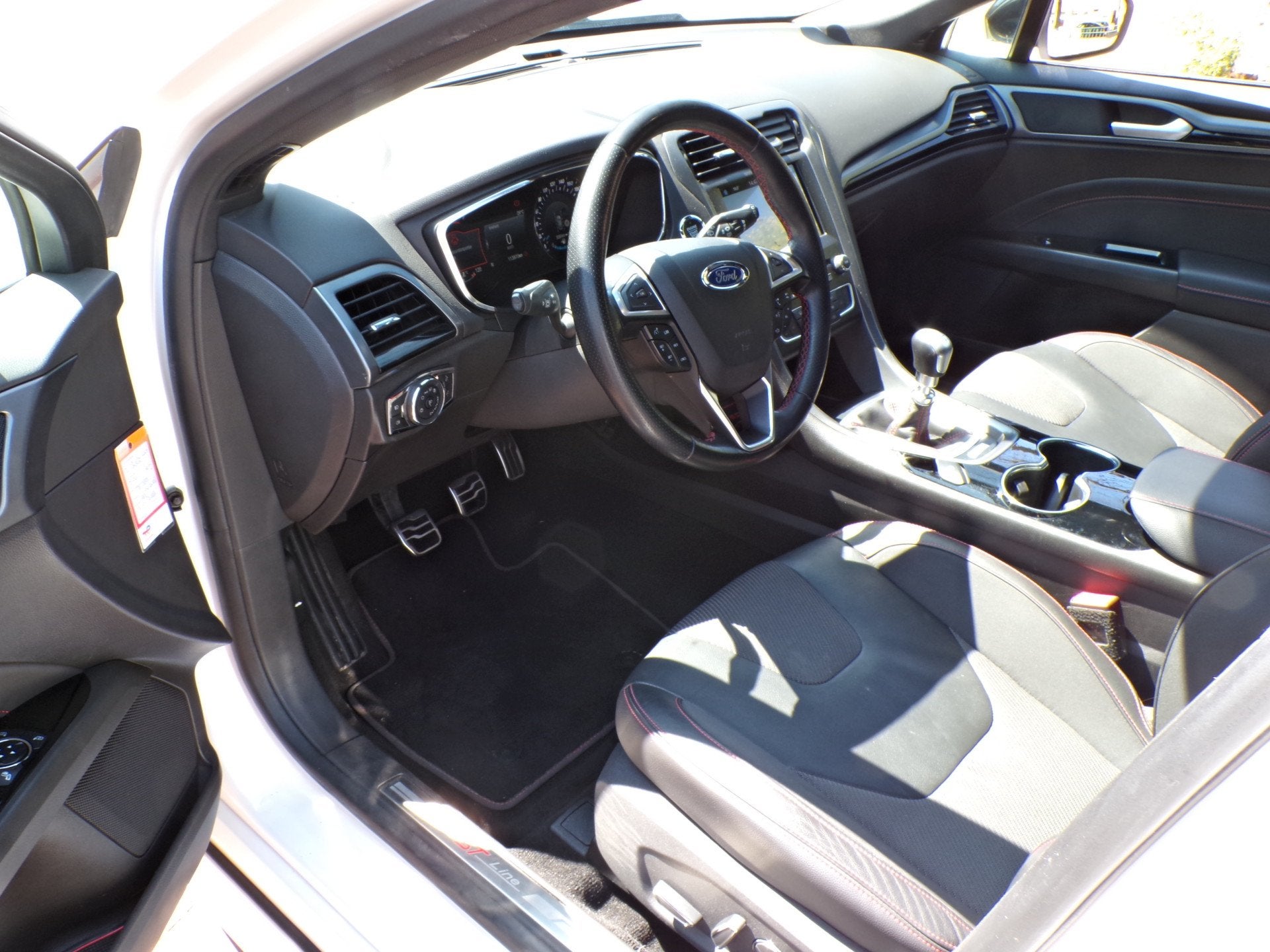 Ford Mondeo 1.5 ST Line FORD DEALER ONDERHOUDEN 165 PK N.A.P, Voorwielaandrijving, 15 km/l, Euro 6, 4 cilinders