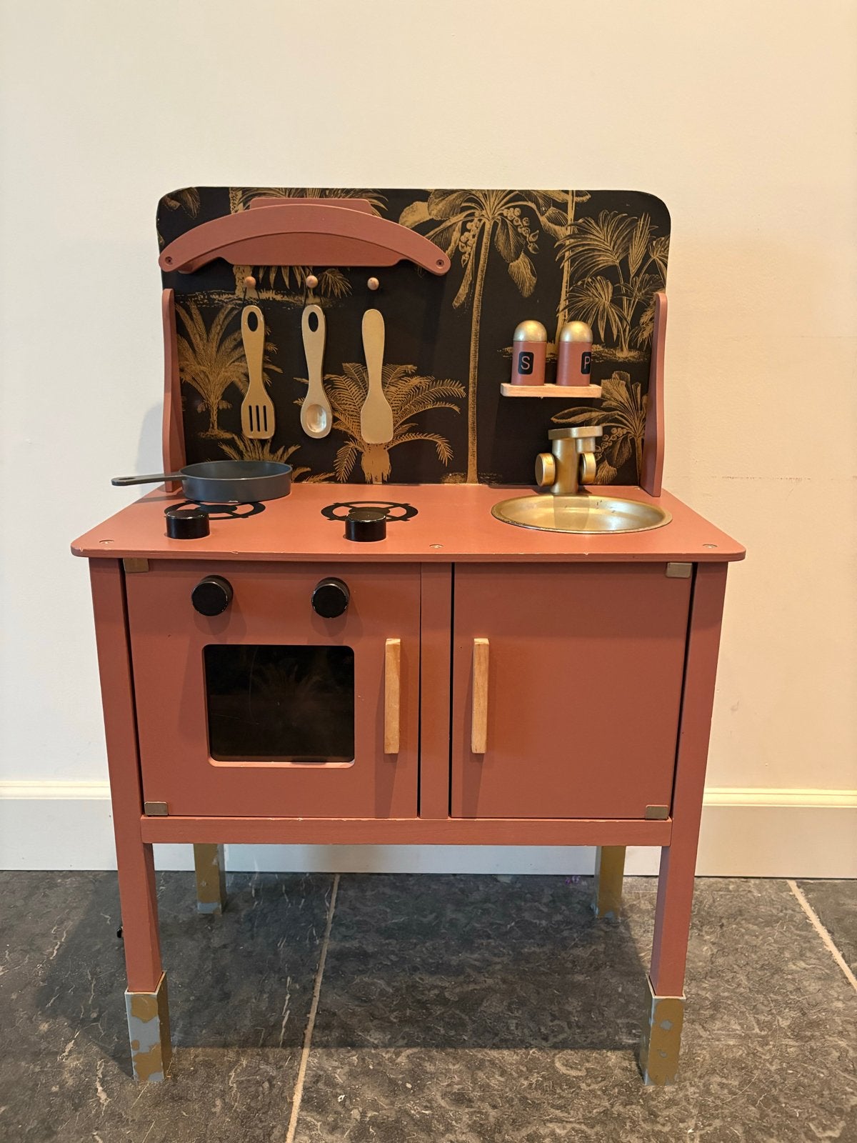 Houten speelkeuken met accessoires en etenswaren, Kinderen en Baby's, Speelgoed | Speelkeukens, Ophalen, Zo goed als nieuw, Hout