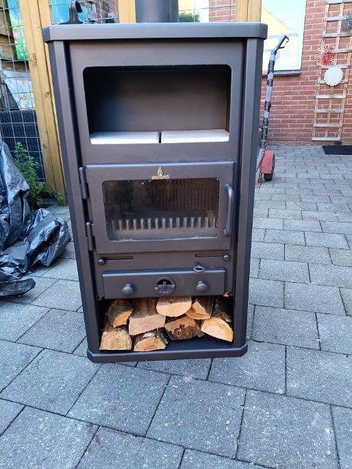 NIEUWSTAAT BARBAS 6 KW HOUTKACHEL ALLESBRANDER, Huis en Inrichting, Kachels, Ophalen, Houtkachel, Zo goed als nieuw, Vrijstaand