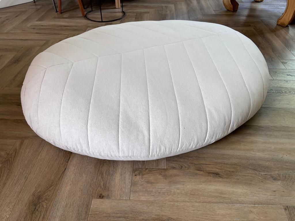 Grote Lekkere lounge/ poef /leef kussen, Ophalen, Zo goed als nieuw