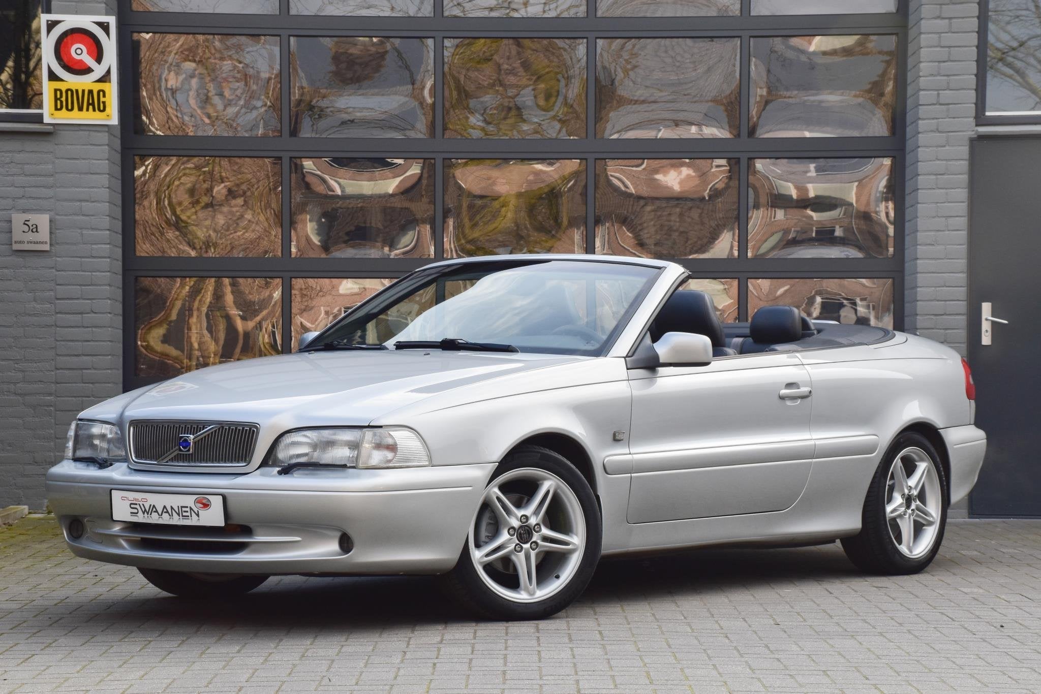 Volvo C70 Convertible 2.4 T Luxury NL Youngtimer NAP, Gebruikt, Zwart, Cabriolet, 4 stoelen