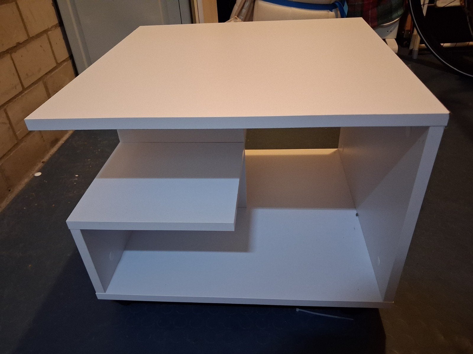 Witte bijzettafel of kleine salontafel oop wielen met opberg, Ophalen, Gebruikt, 50 tot 100 cm, Vierkant