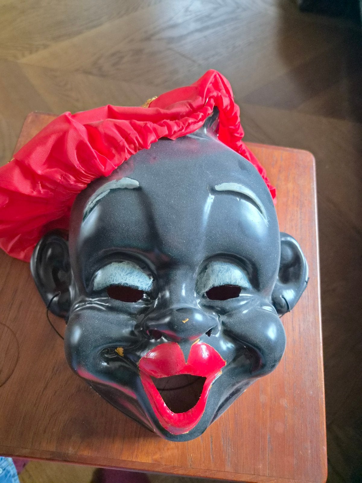 Oud Pieten masker, Ophalen