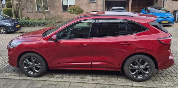 Ford Kuga 2.5 Phev E-cvt 225pk 2020 Rood, Auto's, Zwart, 4 cilinders, Leder en Stof, Plug-in hybride