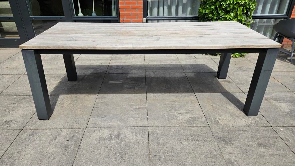 Robuuste Teakhouten Tuintafel met Metalen Onderstel, Tuin en Terras, Tuintafels, Ophalen, Rechthoekig, Teakhout