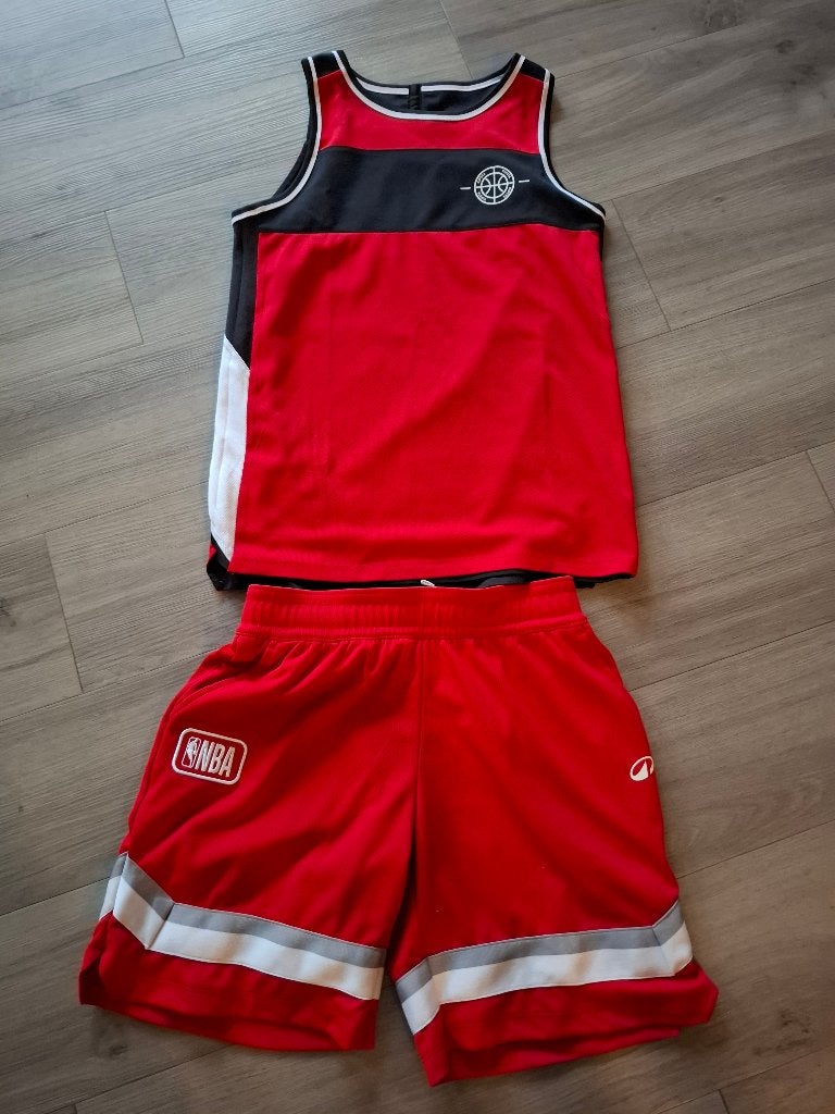Basketbal outfit jongen, Sport en Fitness, Basketbal, Ophalen, Zo goed als nieuw, Kleding