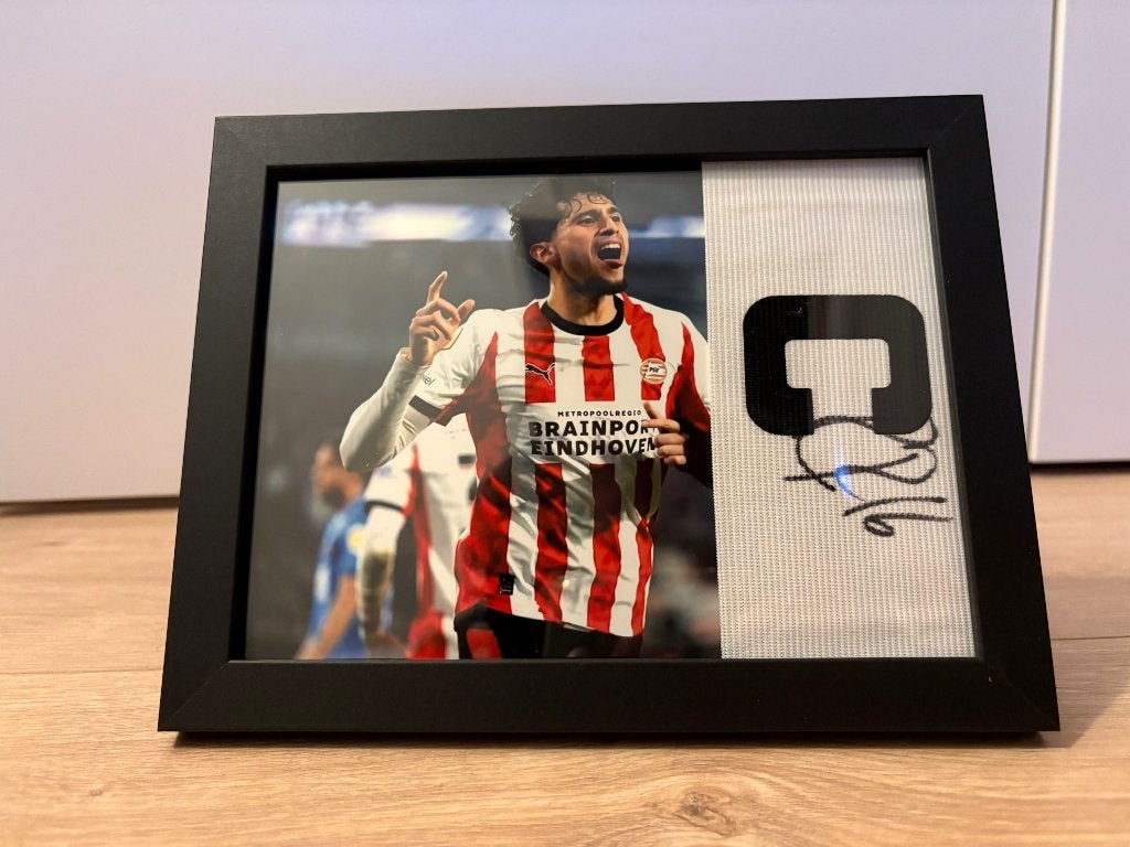 Gesigneerde ingelijste aanvoerdersband Pepi (PSV) + COA, Ophalen of Verzenden, Zo goed als nieuw, PSV, Shirt