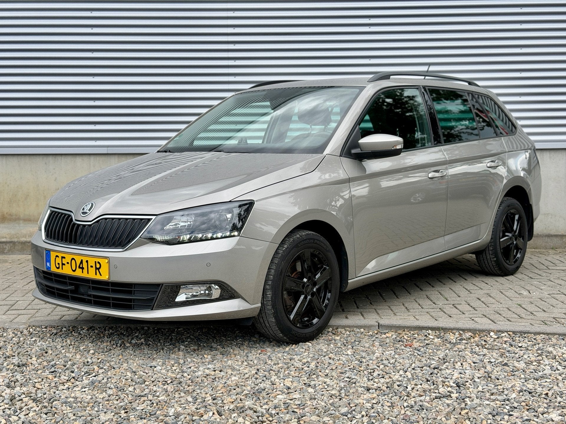 Skoda Fabia Combi 1.2 TSI First Edition Style Automaat [ ecc, Auto's, Dealer onderhouden, Stof, Beige, Origineel Nederlands