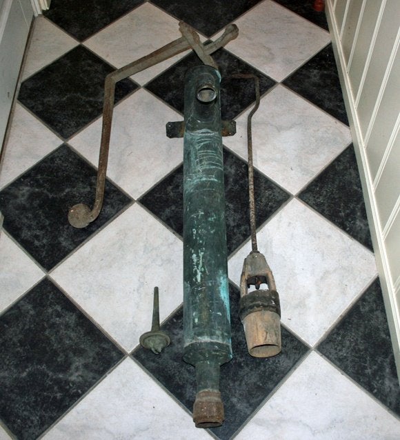 Koperen waterpomp, Ophalen