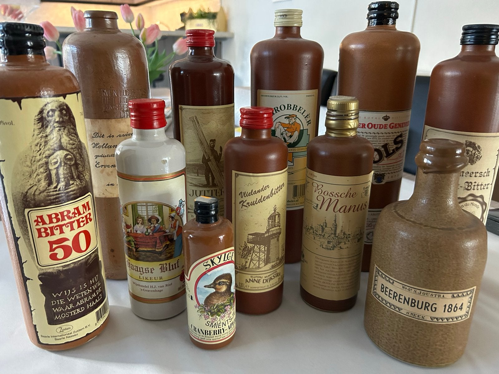 Collectie oude kruidendrank en jenever flessen, Ophalen