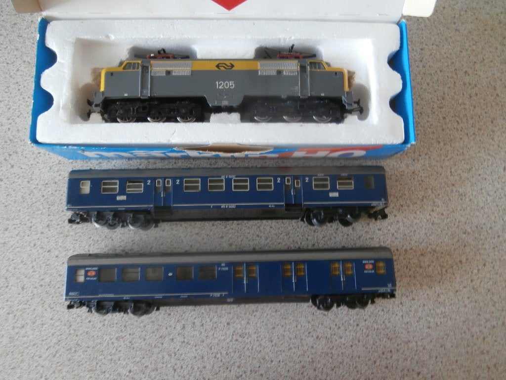 Marklin NS LOK 1205 +pers wagon en post wagon, Wisselstroom, Treinset, Ophalen of Verzenden, Märklin