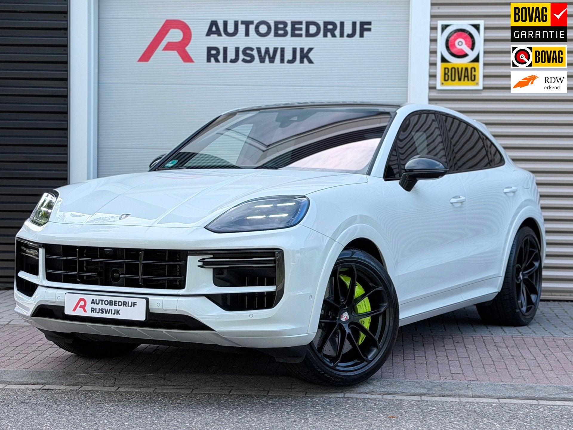 Porsche Cayenne Coupé 4.0 Turbo E-Hybrid GT Carbon/P-Displa, Auto's, Gebruikt, 4 stoelen, 3000 kg, Wit