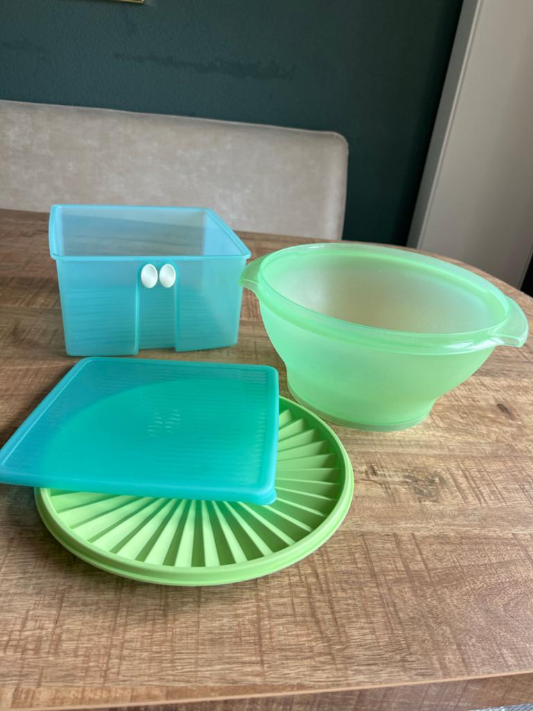 2 grote Tupperware bakken: blauw vierkant en groene kom, Ophalen of Verzenden, Gebruikt, Blauw, Bak of Kom