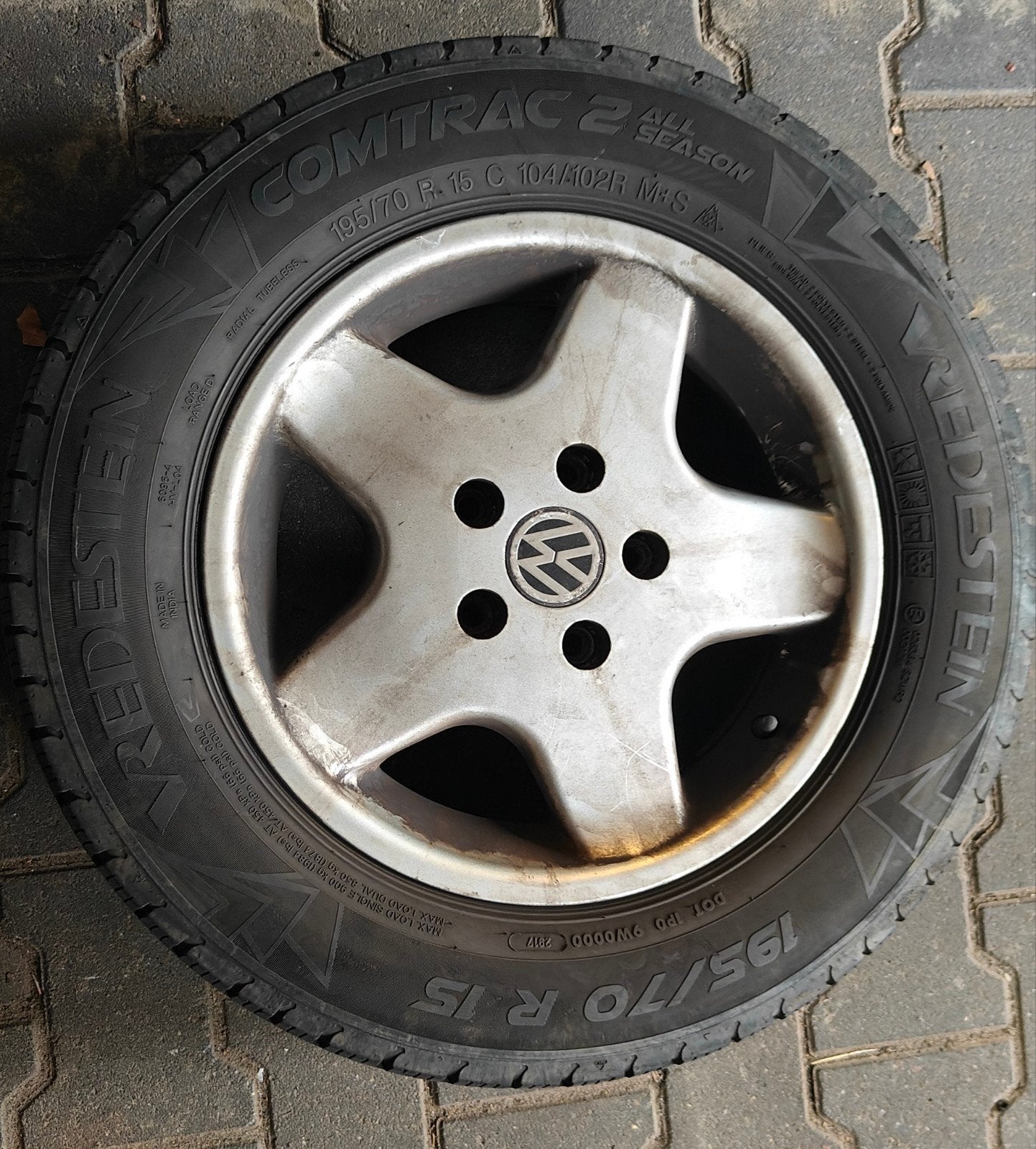 Retro VW aluminium velgen van een  T4, Gebruikt, 15 inch, All Season, Band(en)