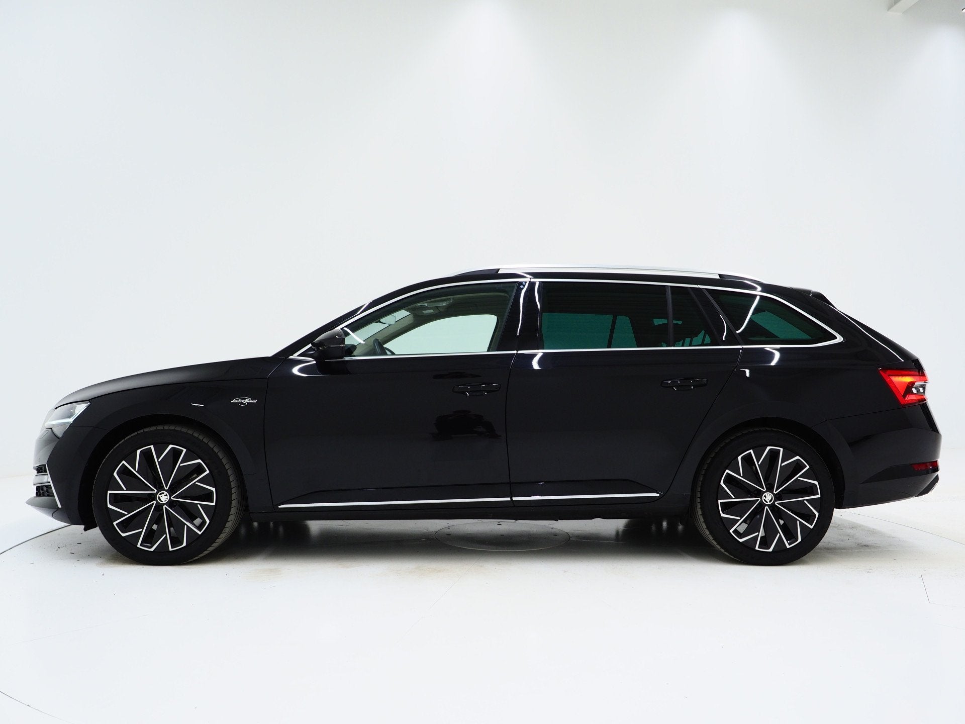 Skoda Superb Combi 1.4 TSI iV Laurin & Klement | Leder | Tre, Gebruikt, 4 cilinders, Zwart, 1709 kg