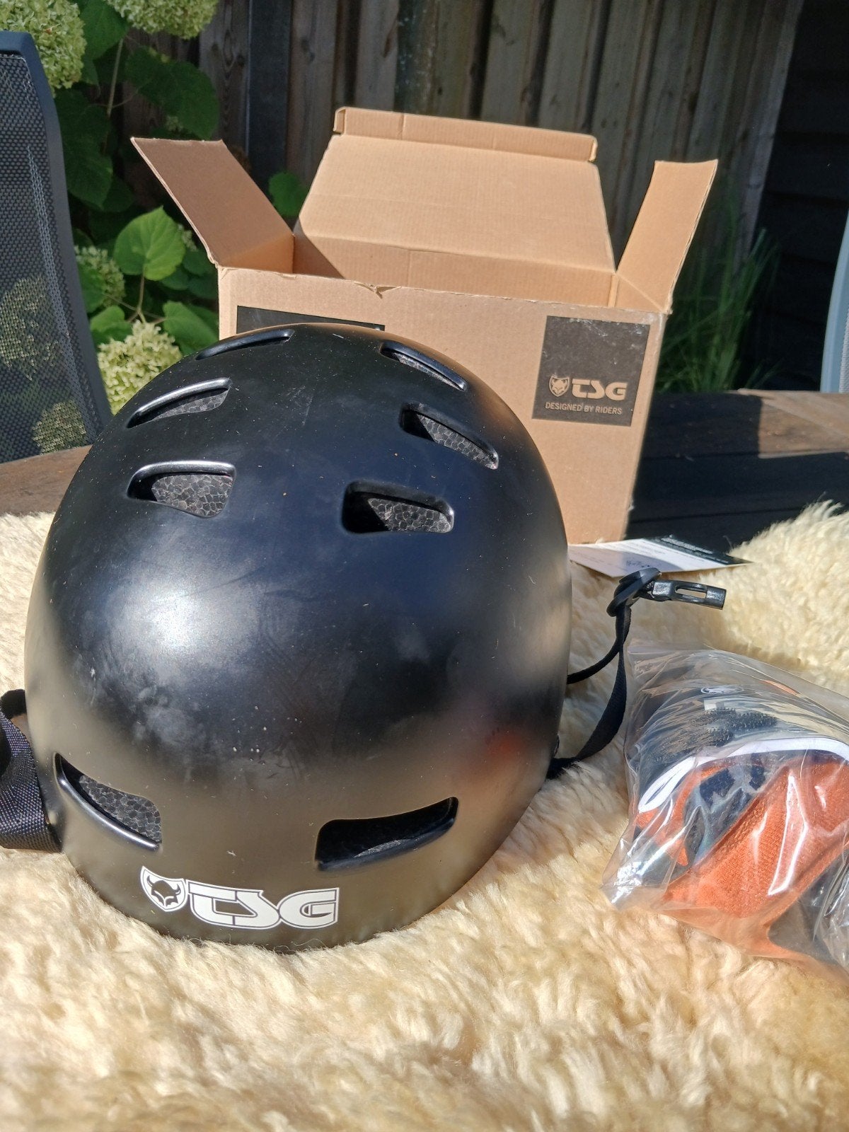 TSG BMX helm model: evolution solid color Size: S/M 54-56 cm, Ophalen of Verzenden, Zo goed als nieuw