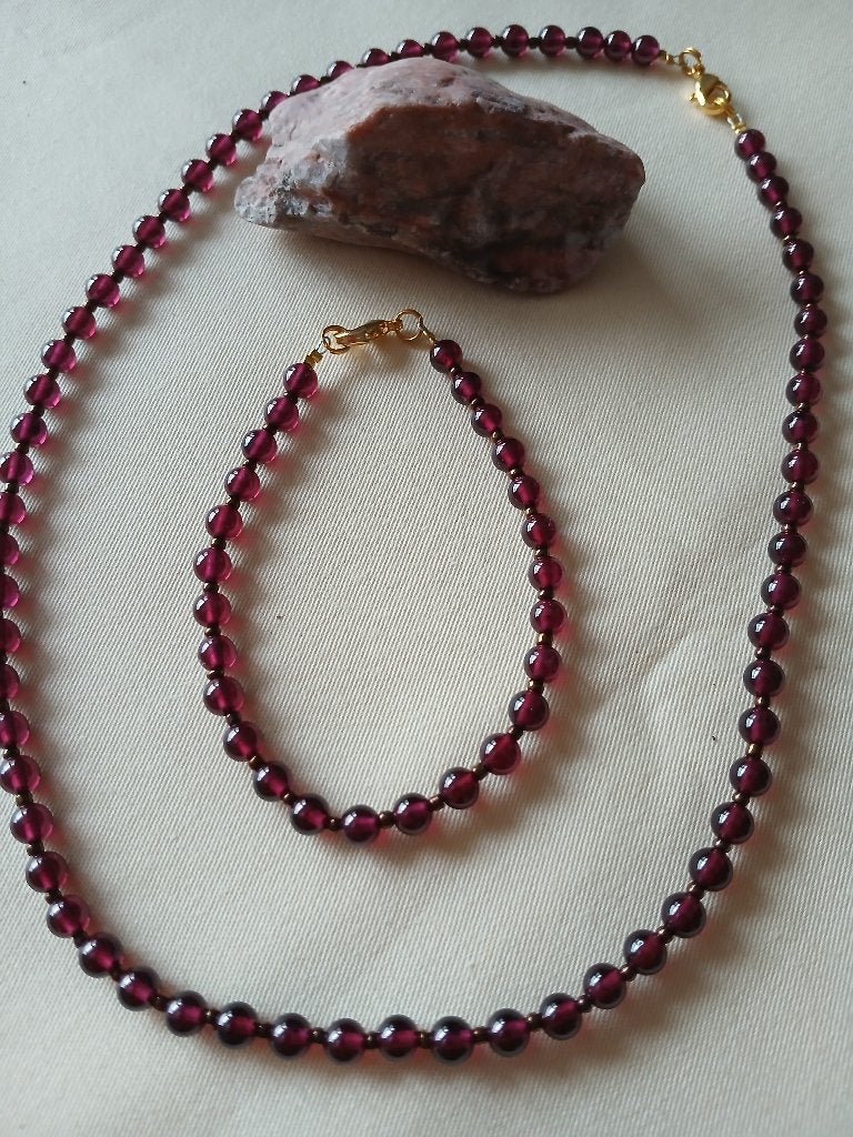 Snoer + armband Granaat kralen, 48 - 20.5 cm, Sieraden, Tassen en Uiterlijk, Kettingen, Verzenden, Gebruikt, Rood, Steen of Mineraal