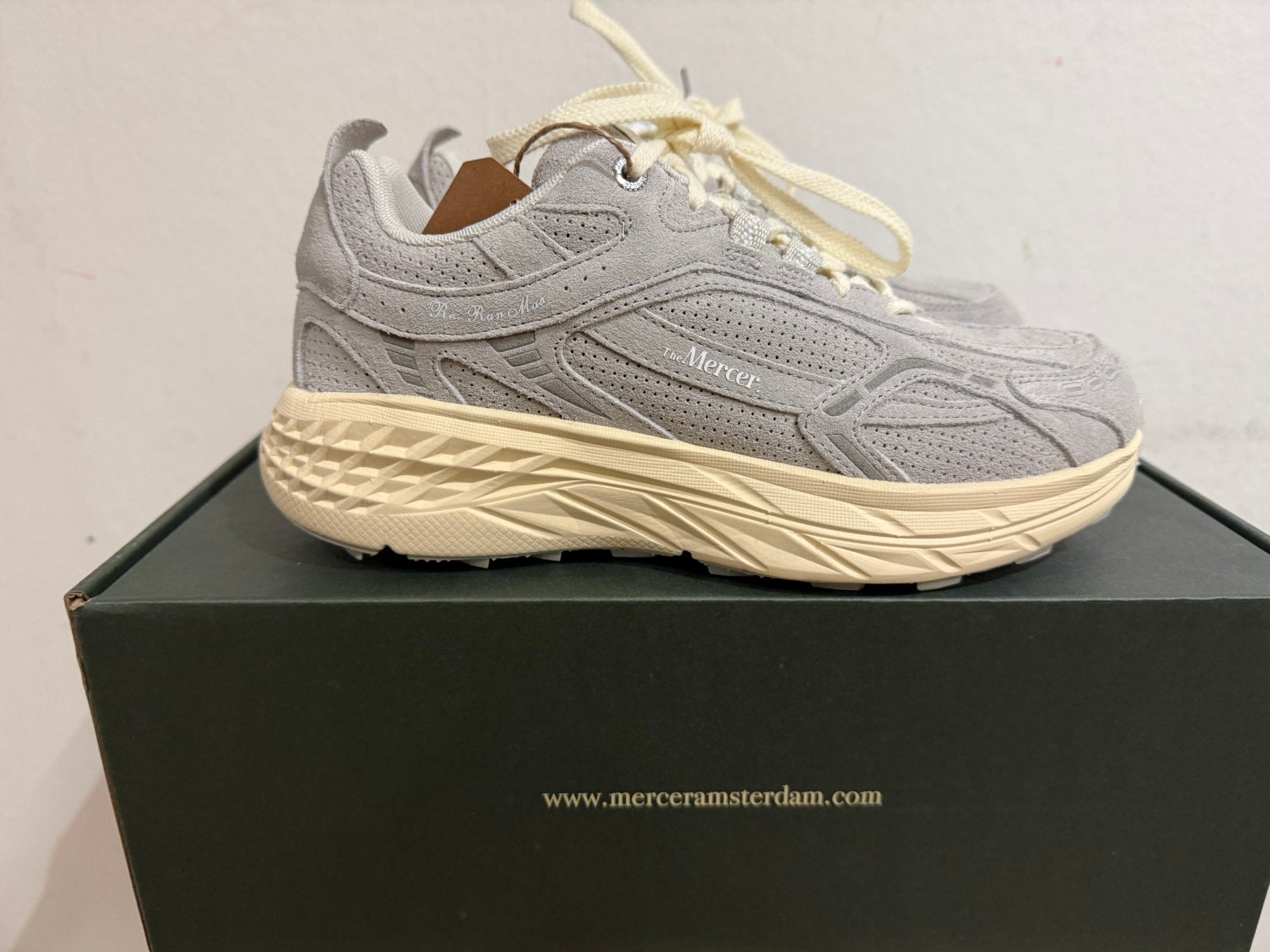 Te koop nieuwe Mercer Re Run Max Perforated Light Grey, Postlaan 3, Mercer, Nieuw, Ophalen of Verzenden