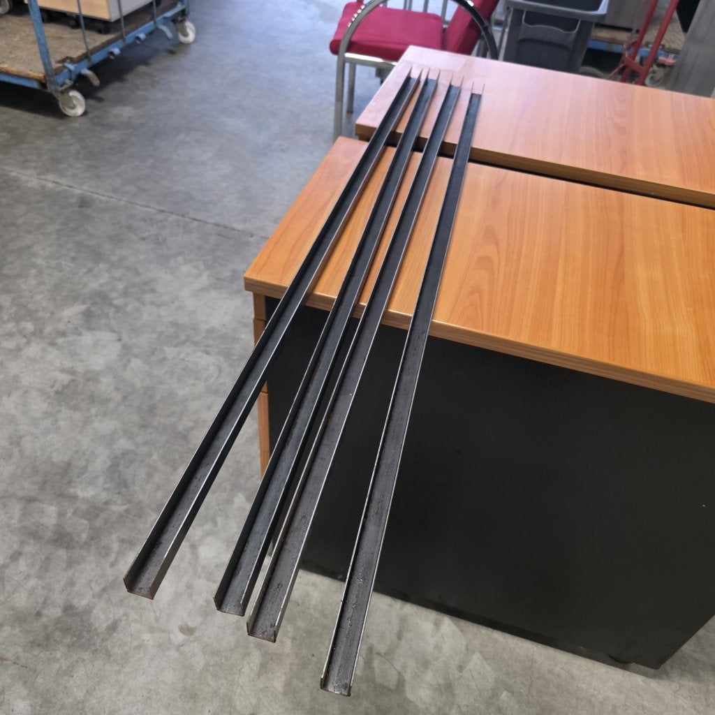 4 metalen U-profielen 117 cm lang   23x23 mm  dikte 1 mm, Doe-het-zelf en Verbouw, Niet ingevuld, Gebruikt, Niet ingevuld, Niet ingevuld