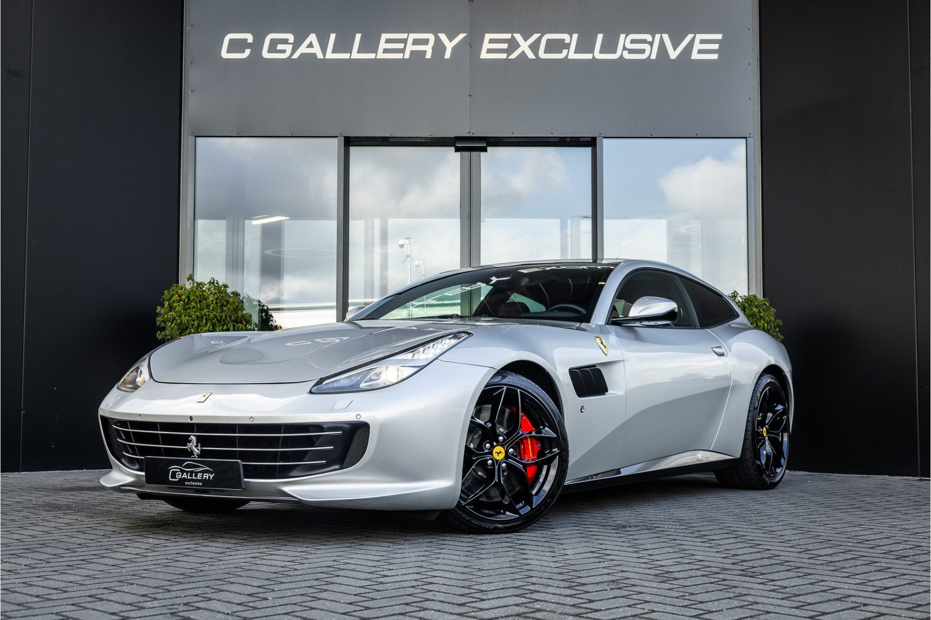 Ferrari GTC4Lusso T 3.9 V8 - Panorama | Passenger Display |, Auto's, Ferrari, Automaat, Achterwielaandrijving, Leder, 3855 cc