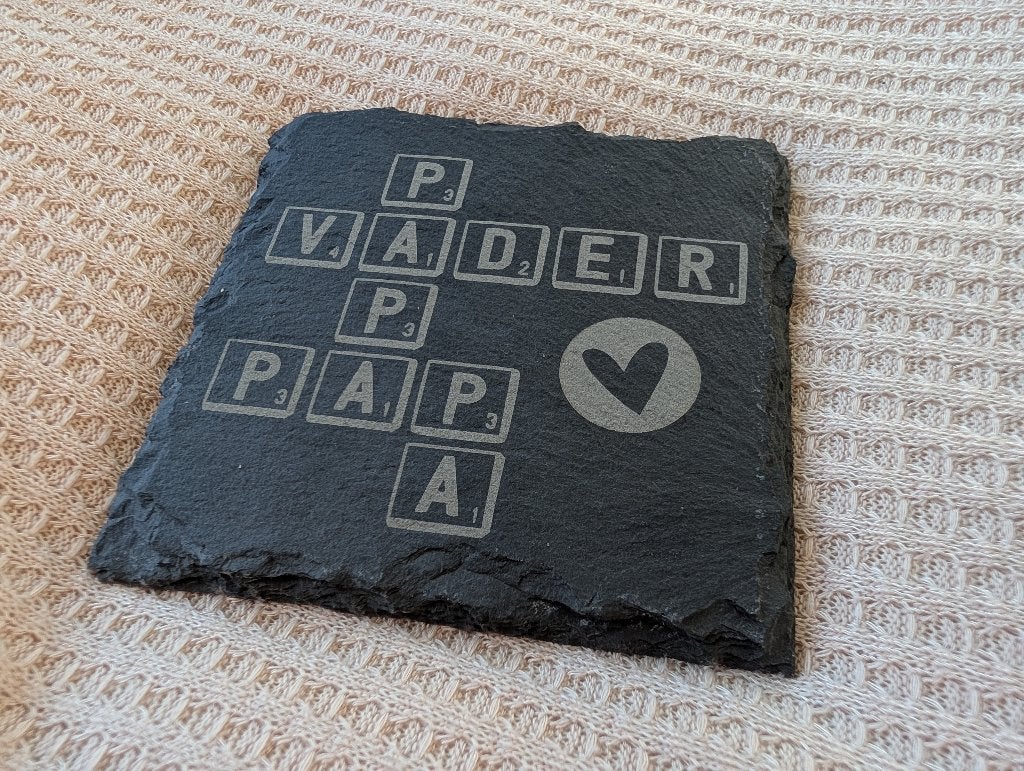Scrabble Onderzetter Vader / Papa – Uniek Cadeau!, Ophalen of Verzenden, Nieuw, Glas of Kopje