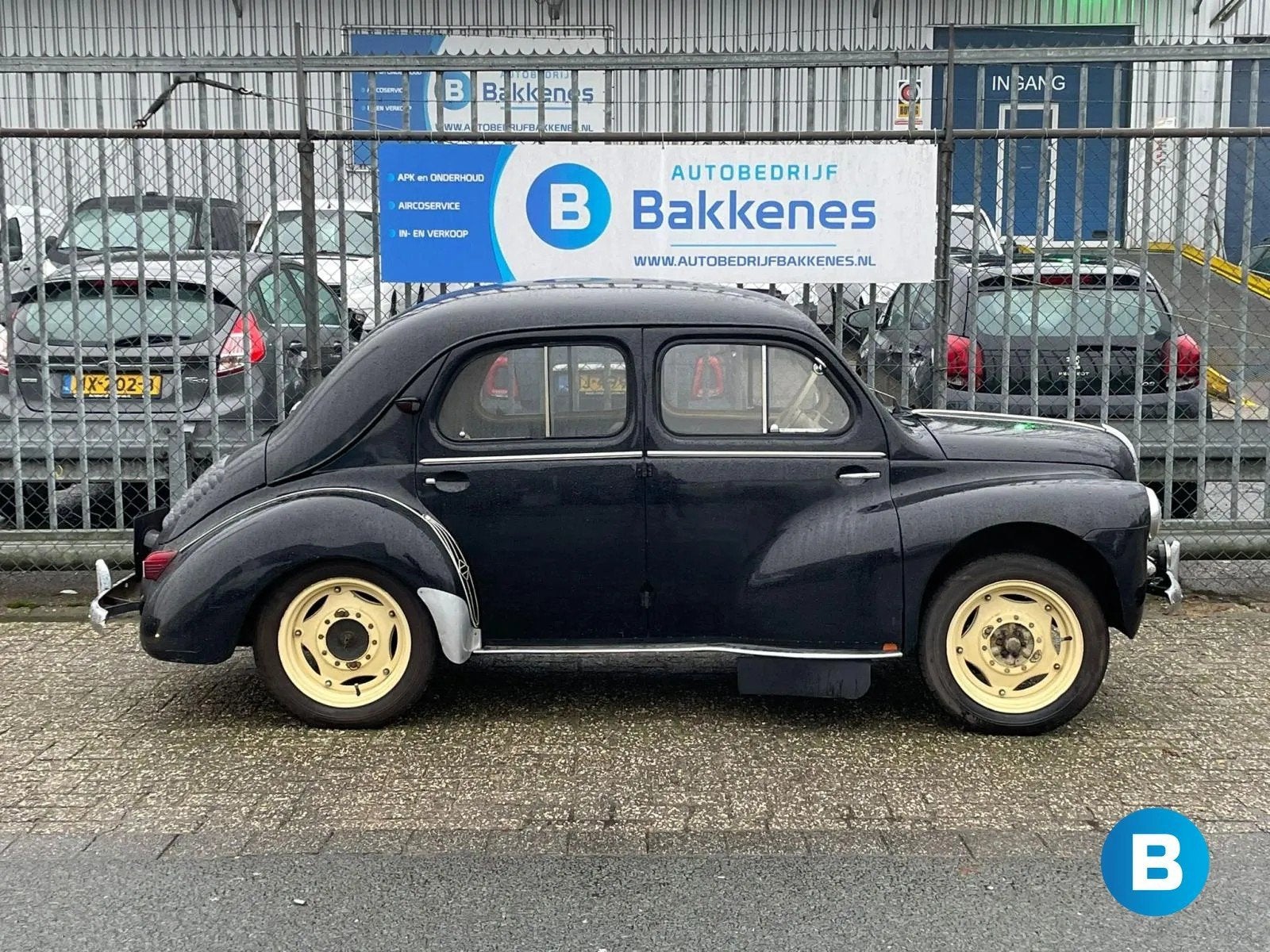 Renault 4 CV | Schuurvondst | Barnfind | 1954, Auto's, Stof, Gebruikt, Zwart, 4 cilinders