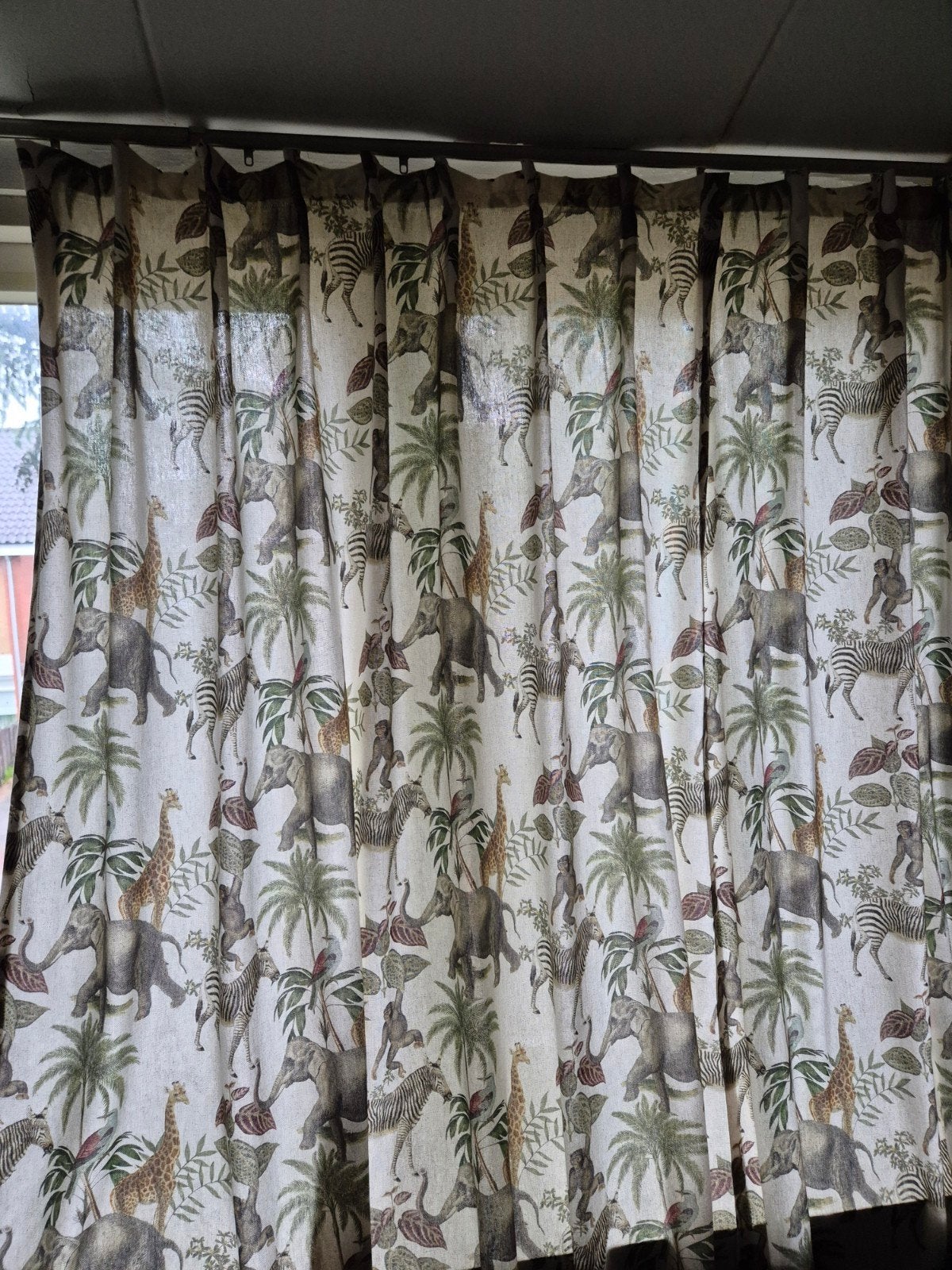 Gordijnen met jungleprint - 2 stuks - B110 cm x H135 cm, Ophalen of Verzenden, Zo goed als nieuw, Groen