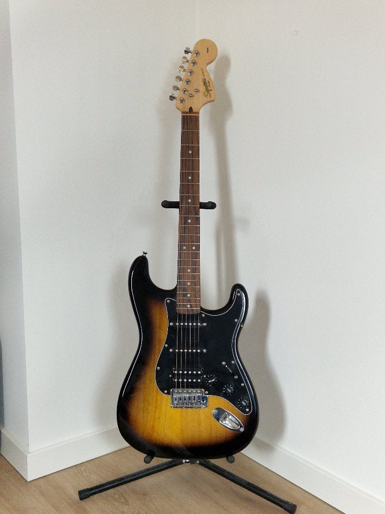 Squier Affinity Stratocaster HSS (Sunburst) + Fender 15G Amp, Ophalen, Fender, Gebruikt, Met versterker
