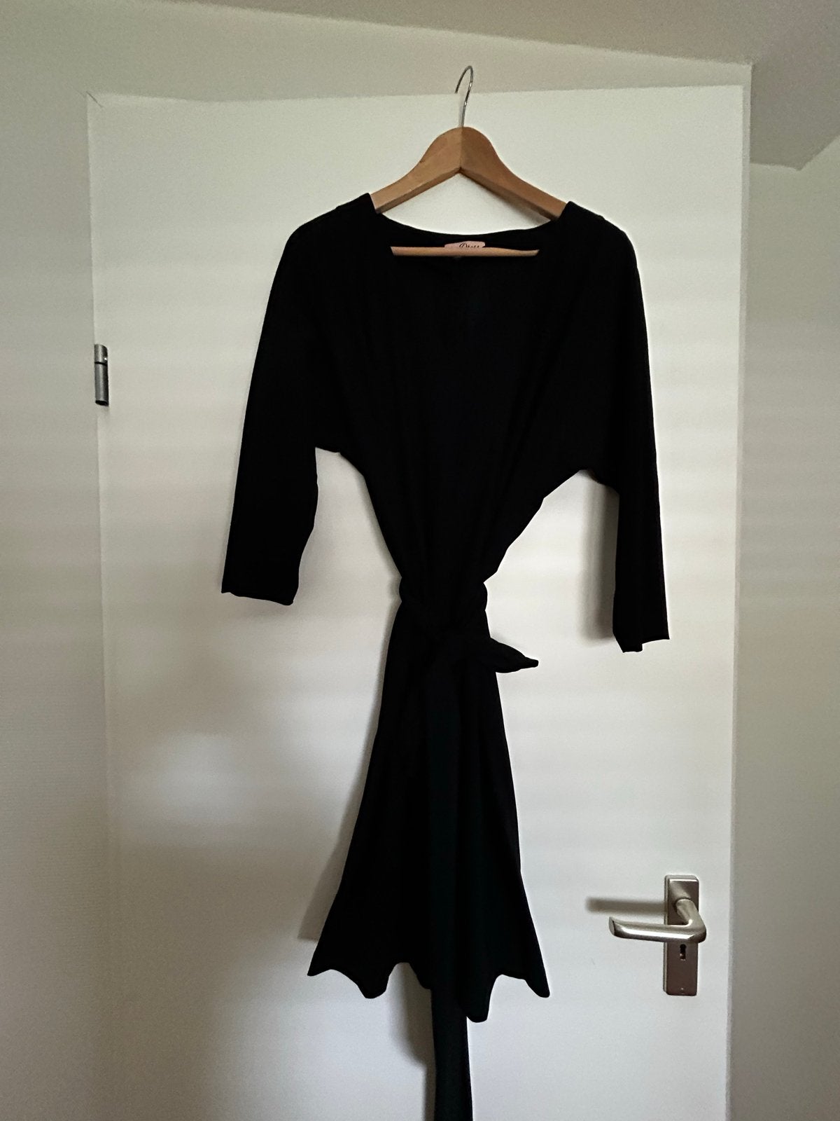 Zwarte wikkeljurk La Dress, maat XL, Zwart, Maat 42/44 (L), Ophalen of Verzenden, Zo goed als nieuw