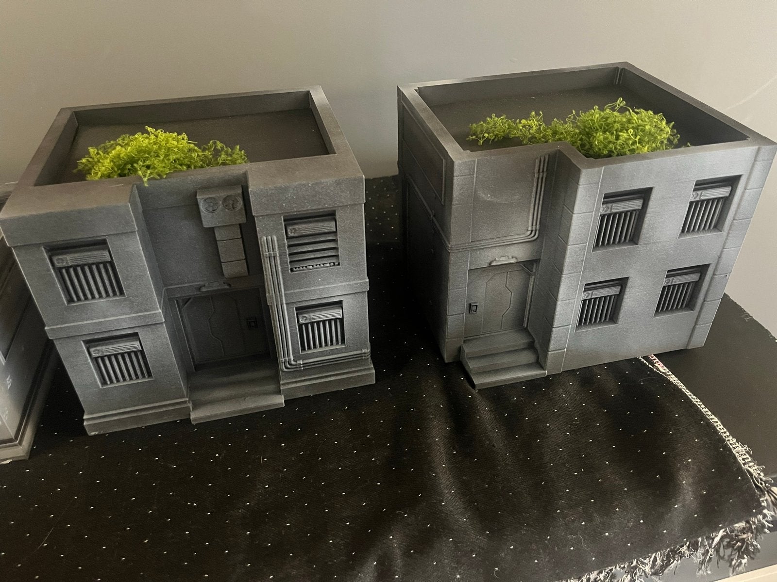 Twee terreinstukken voor Wargame - Hol van binnen, Overige soorten, Ophalen of Verzenden, Zo goed als nieuw, Geverfd