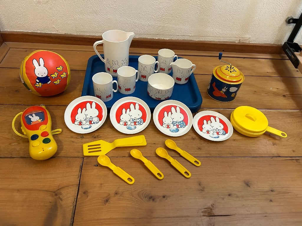 nijntje servies speelgoed dick bruna bal muziek doosje tele, Ophalen of Verzenden, Gebruikt, Overige typen
