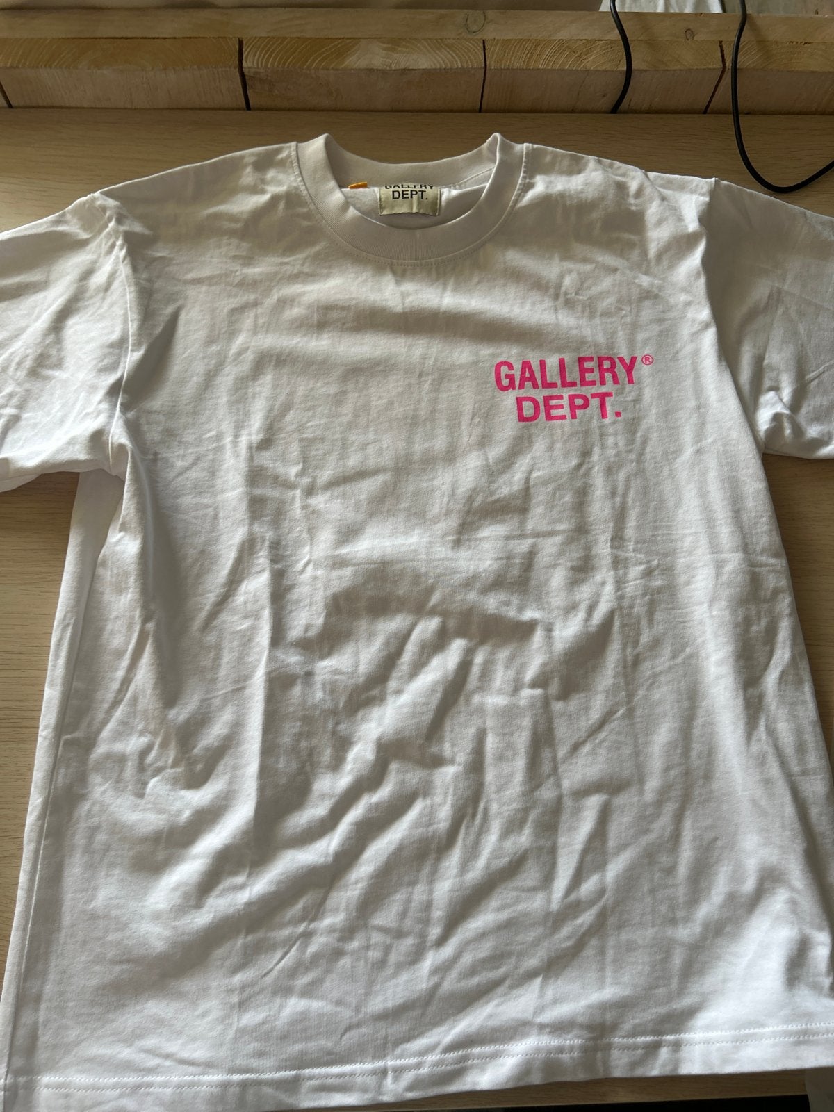 Gallery Dept. T-shirt wit met roze opdruk - Maat S (valt gro, Kleding | Heren, T-shirts, Ophalen of Verzenden, Nieuw, Maat 46 (S) of kleiner
