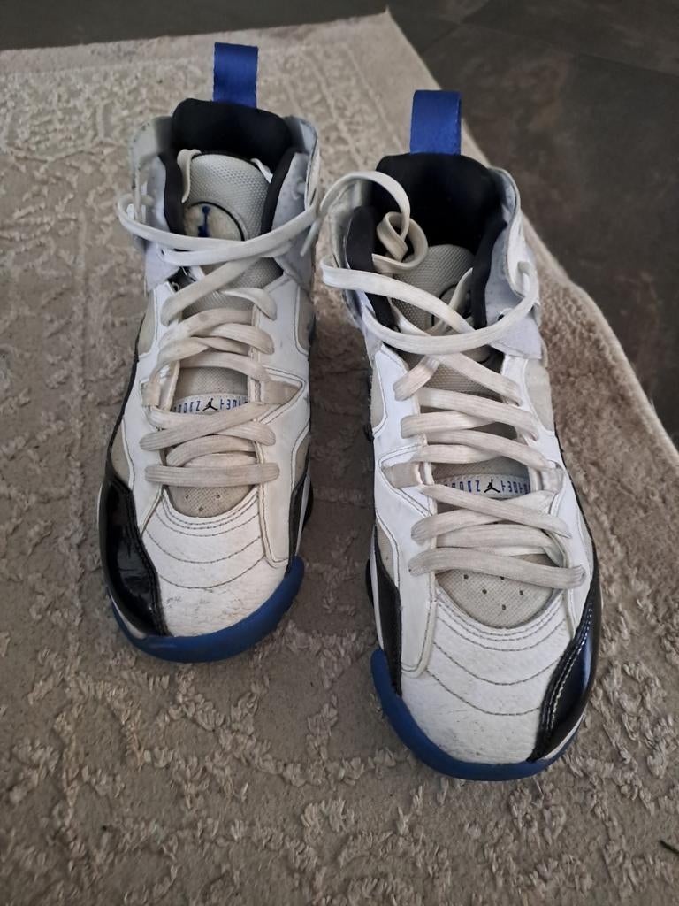 Nike Air Jordans maat 38,5, Kinderen en Baby's, Kinderkleding | Schoenen en Sokken, Gebruikt, Sportschoenen, Ophalen of Verzenden