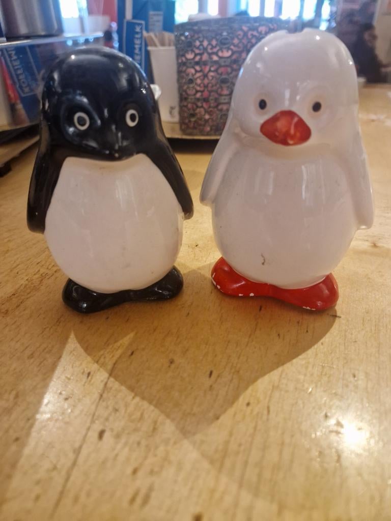 Twee pinguïn spaarpotten, Ophalen of Verzenden, Metaal of Blik, Overige thema's