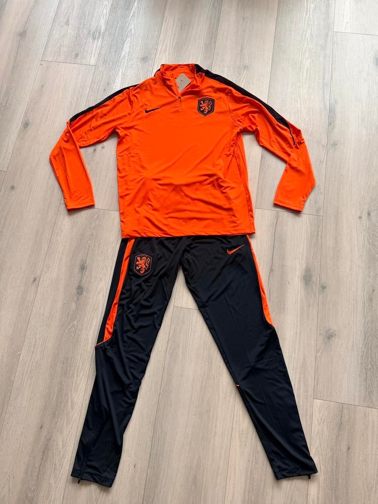 Oranje trainingspak wk 2026 direct leverbaar!, Maat XL, Verzenden, Nieuw, Trainingspak