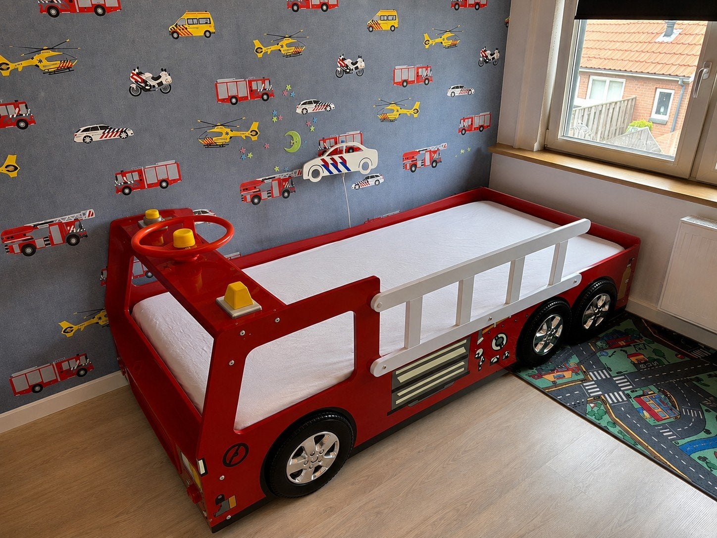 Brandweerbed met politie lamp en nog meer moois!, Kinderen en Baby's, Kinderkamer | Bedden, Ophalen, 70 tot 85 cm, Zo goed als nieuw