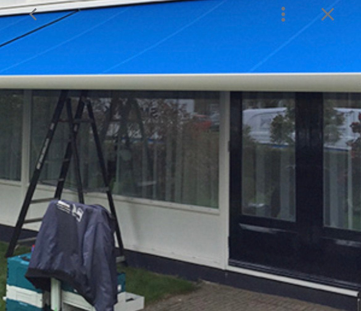 Knikarm zonnescherm 5,5 meter, blauw, Tuin en Terras, Ophalen, 450 cm of meer, Zo goed als nieuw, 150 tot 300 cm