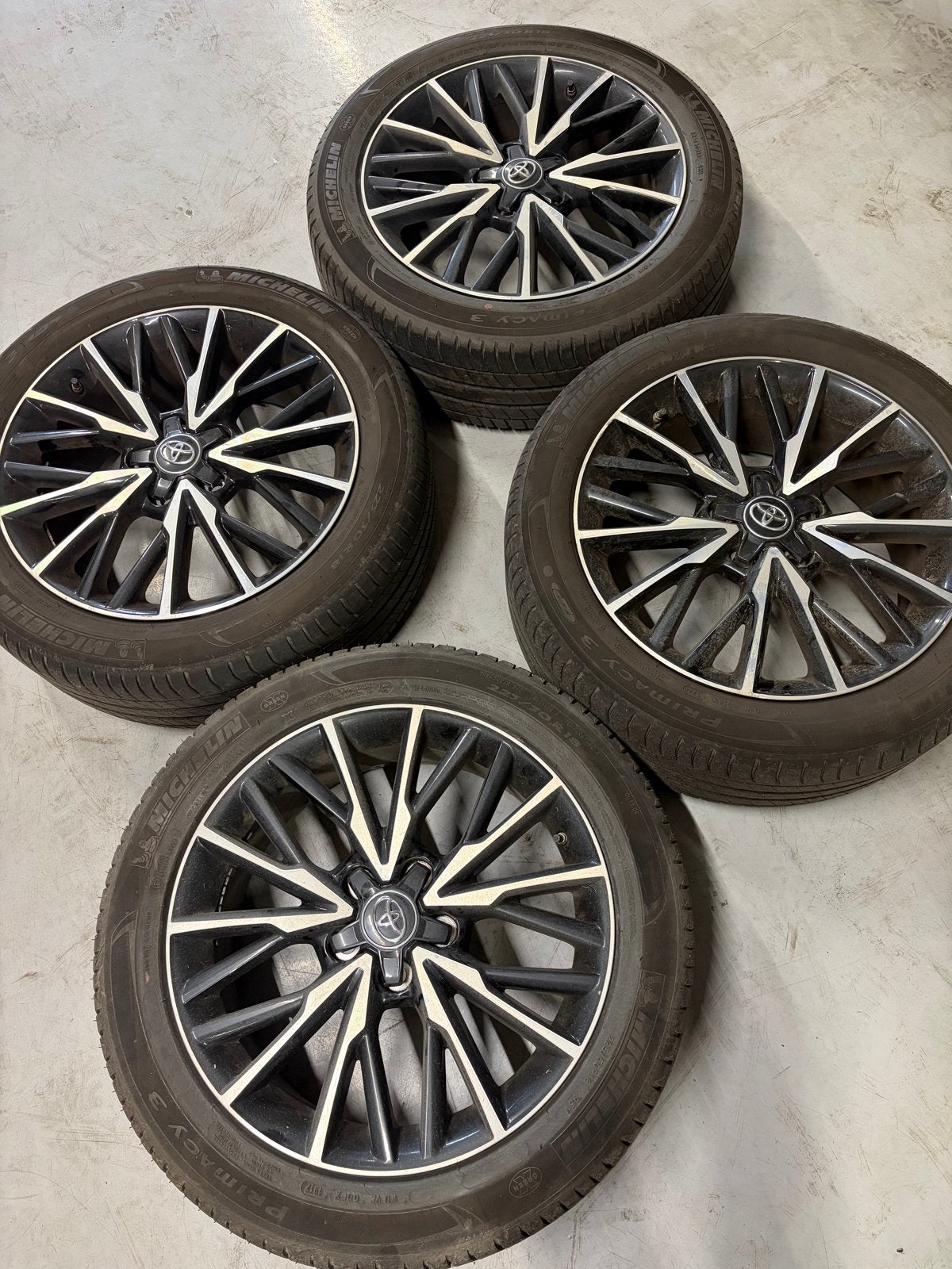 Toyota C-HR Velgen met banden, TPMS en naafdoppen, Ophalen, 18 inch, Gebruikt, Banden en Velgen