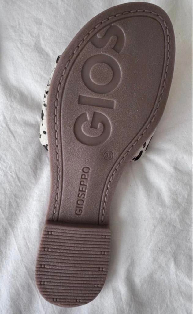 Gioseppo Slippers met Luipaardprint - Maat 39, Kleding | Dames, Schoenen, Ophalen of Verzenden, Nieuw, Wit, Slippers