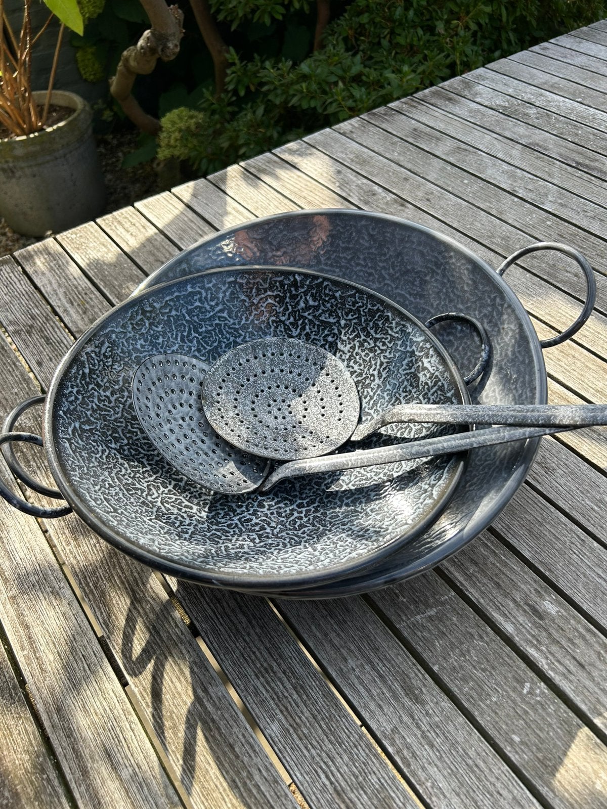 Grijs gewolkte wadjan met 2 schuimspanen., Antiek en Kunst, Ophalen