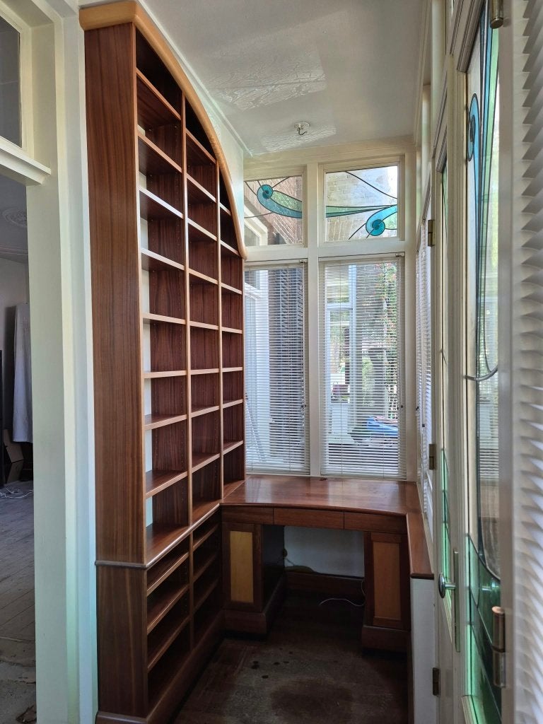 Set van 2 klassieke maatwerk inbouwkasten met bureau, Ophalen, Met deur(en), 200 cm of meer, 150 tot 200 cm
