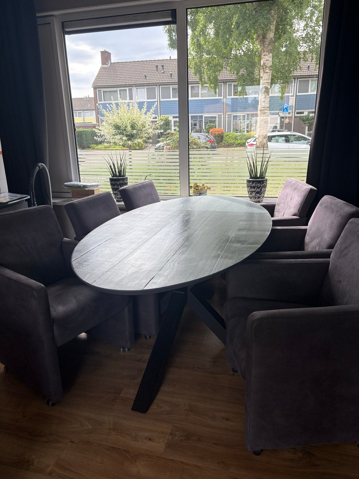 Ovale eettafel met metalen onderstel, Huis en Inrichting, Tafels | Eettafels, Ophalen, Gebruikt, 100 tot 150 cm, 150 tot 200 cm