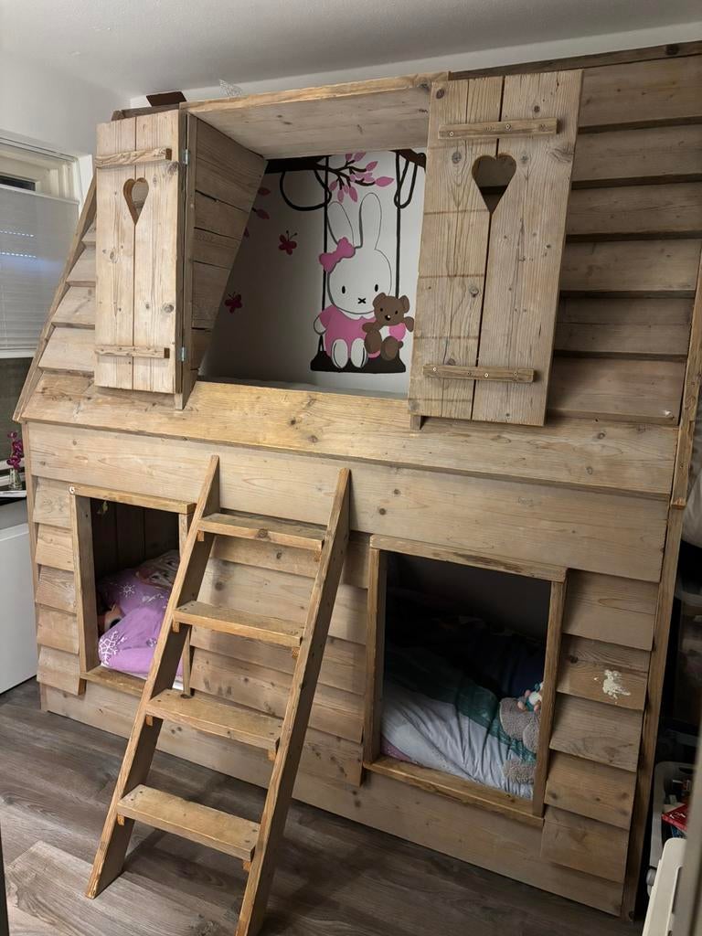 Steigerhout huisjesbed, Kinderen en Baby's, Kinderkamer | Stapelbedden en Hoogslapers, Ophalen, Zo goed als nieuw, Stapelbed