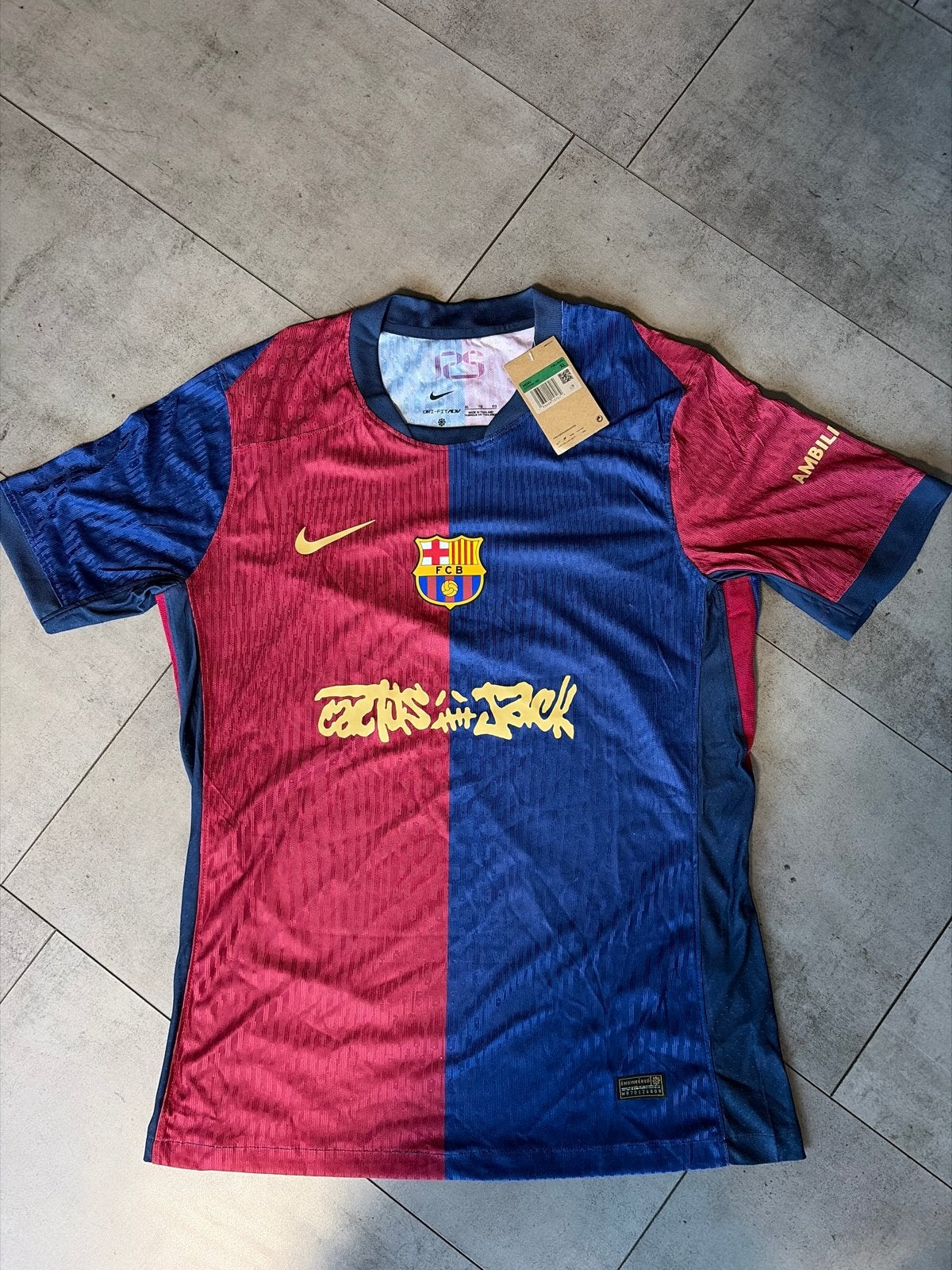 FC Barcelona x Travis Scott voetbalshirt XL, Ophalen of Verzenden, Nieuw, Maat 56/58 (XL), Meerkleurig