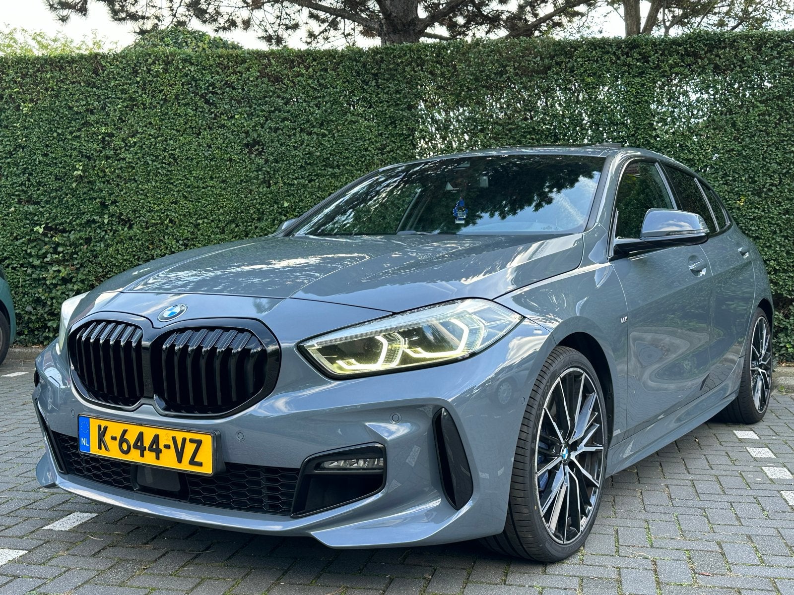 BMW 1-Serie 118i M-Sport 140pk Aut 2021, 4 cilinders, Panoramadak, Particulier, Zilver of Grijs