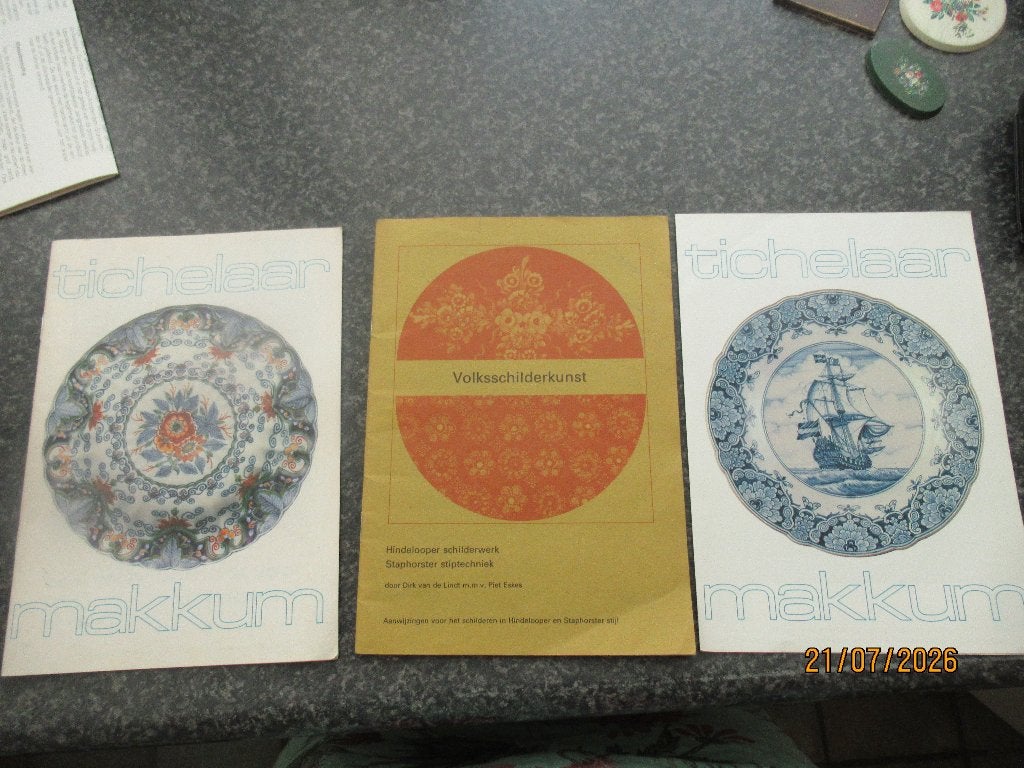 3 FOLDERS- TICHELAAR MAKKUM + HINDELOOPER VOLKSSCHILDERKUNST, Ophalen of Verzenden, Gelezen, Folder