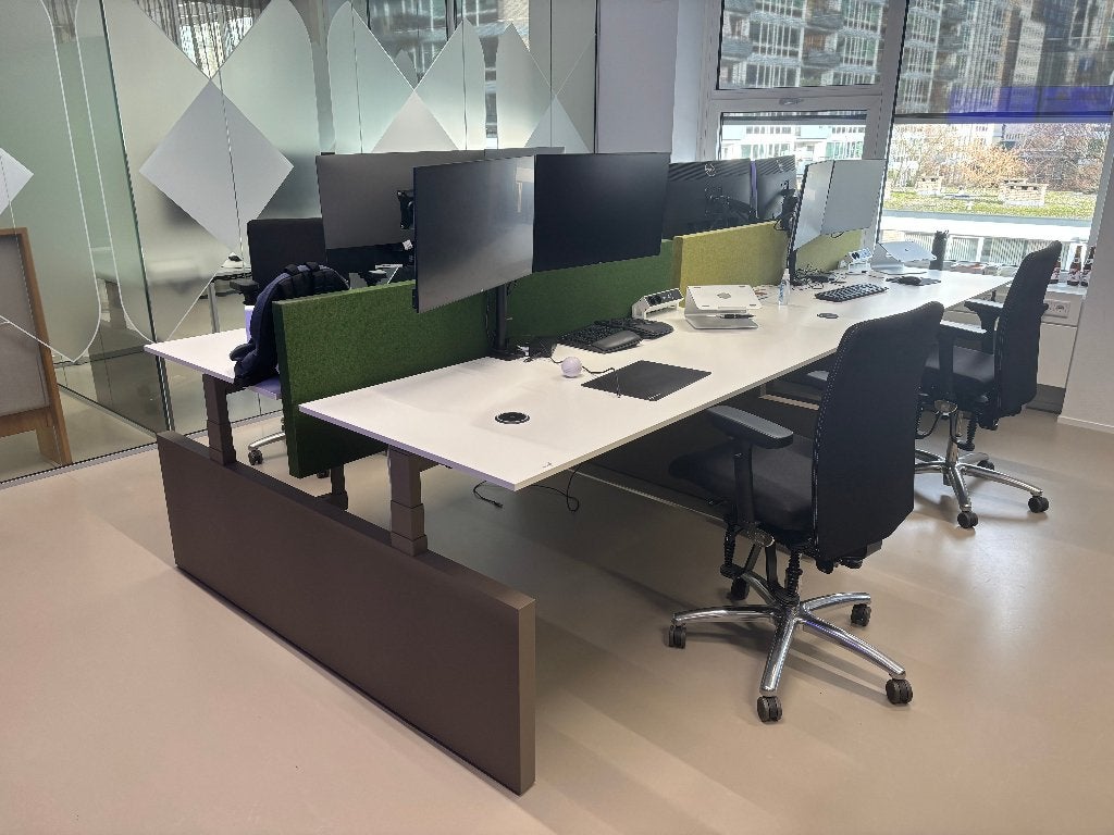 Duo bureaus -hoogte verstelbaar - zit/sta - Ahrend - 180x80, Huis en Inrichting, Bureaus, Ophalen, Zo goed als nieuw, Grijs, Duo-bureau
